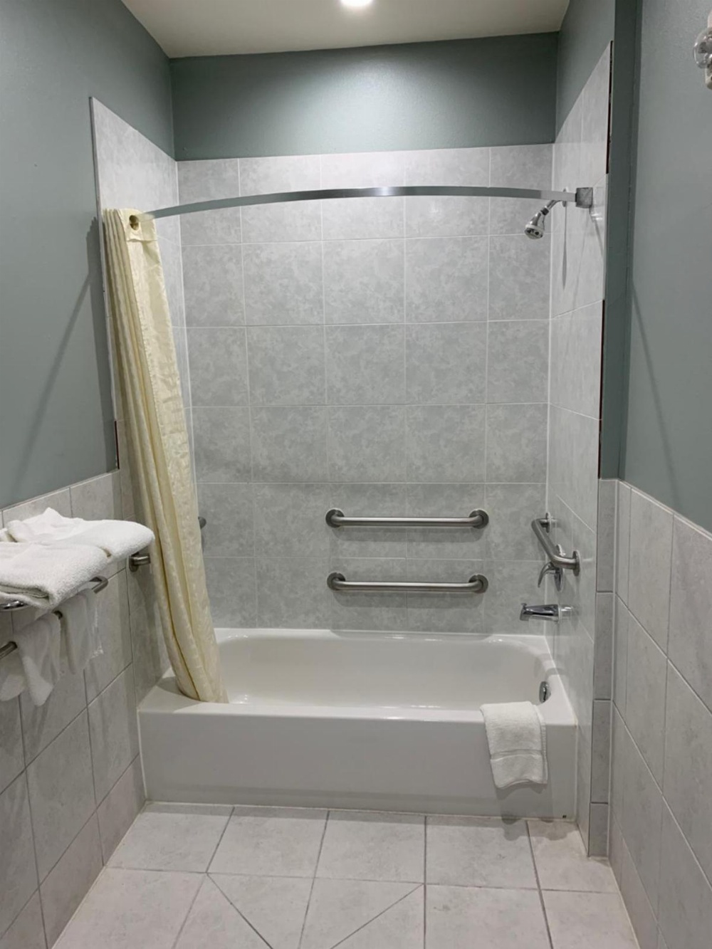 Crystal Suites Main image